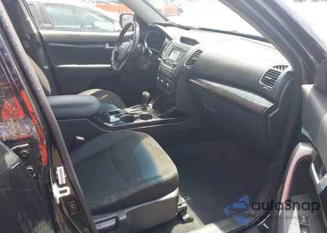 2015 Kia Sorento Lx z USA, uszkodzony, nr VIN 5XYKT4A64FG601053